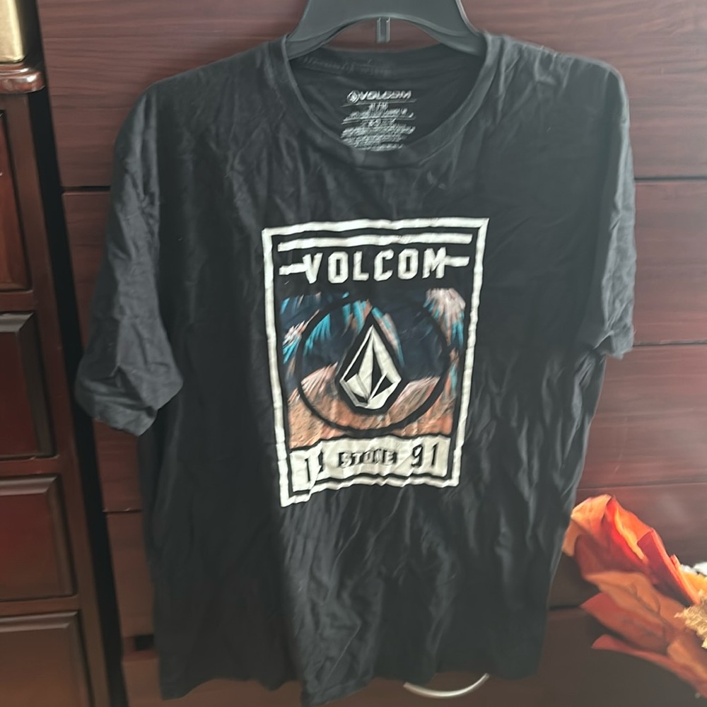 Volcom graphic t shirt